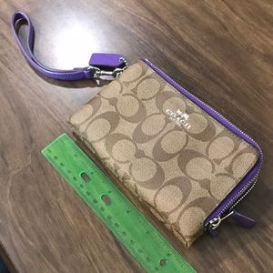 Coach double pocket wristlet never been used